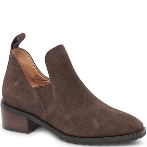 NWT NWOB $130 Blondo
Sandra Waterproof Suede Booties